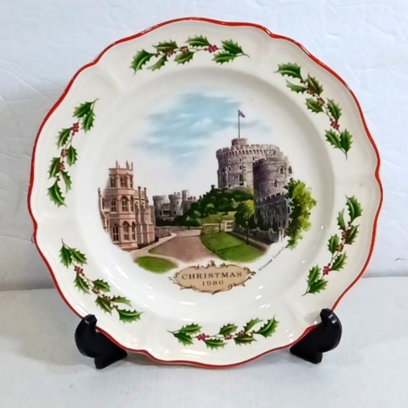 Vintage Wedgwood Queen's Ware Christmas Plates Paintings by Alan Price Set of 4 - Picture 4 of 14